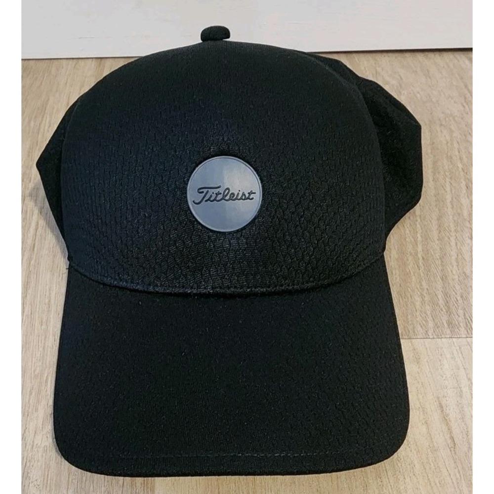 TITLEIST MONTAUK ACE HAT BLACK GOLF CAP PERFORMANCE 50+ UPF ⛳️ LIGHTWEIGHT STRAP - Picture 1 of 9